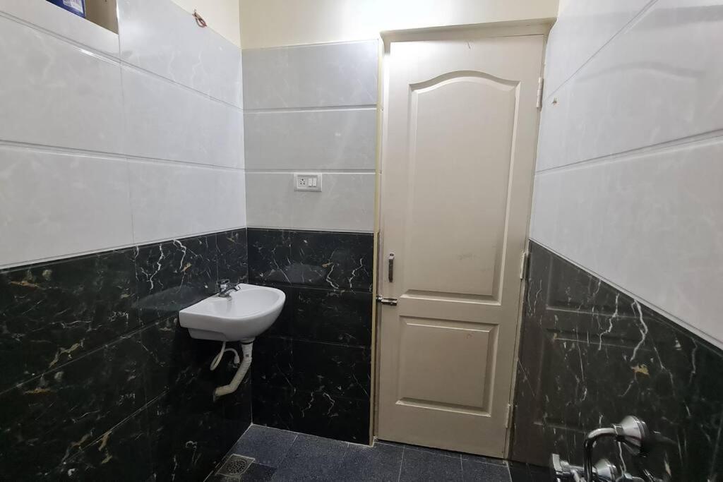 코임바토르 Kamalam 2 Bhk - Non Ac 빌라 외부 사진